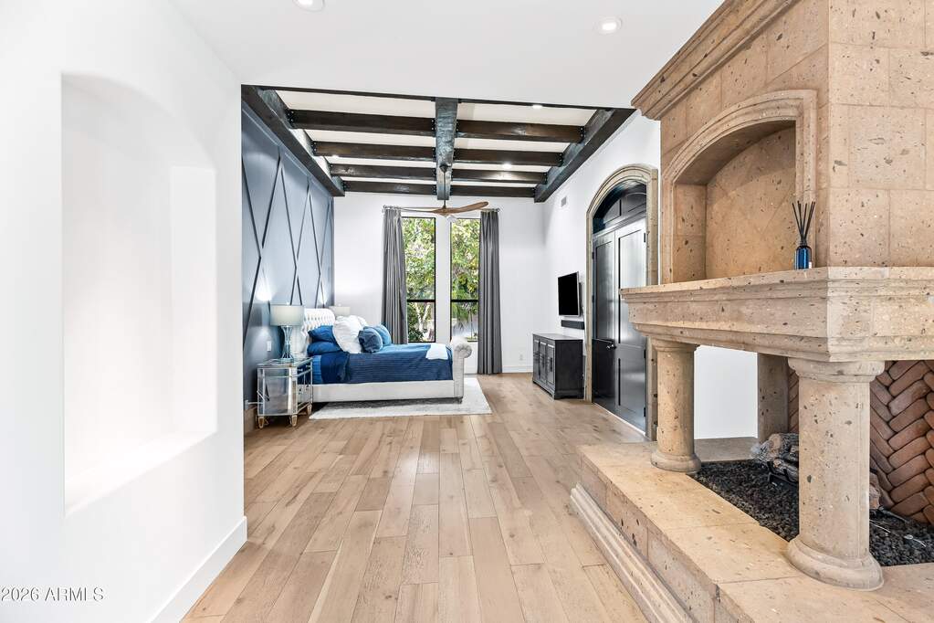 5 Bedroom Single Family Home/House's Image 12