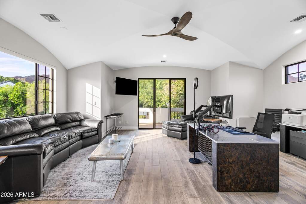 5 Bedroom Single Family Home/House's Image 32