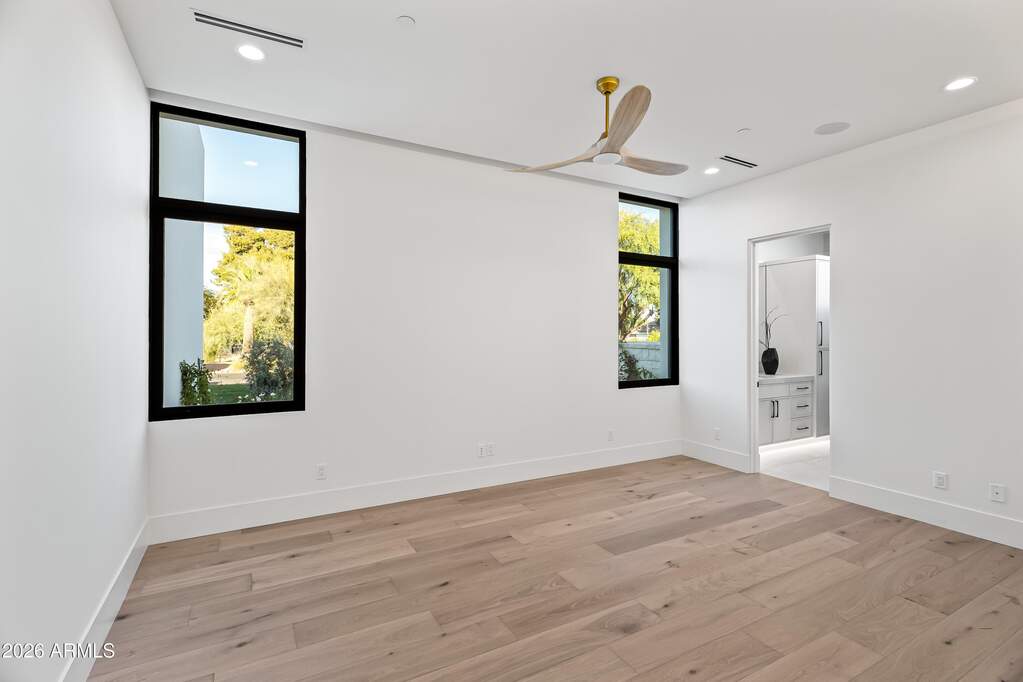 5 Bedroom Single Family Home/House's Image 28