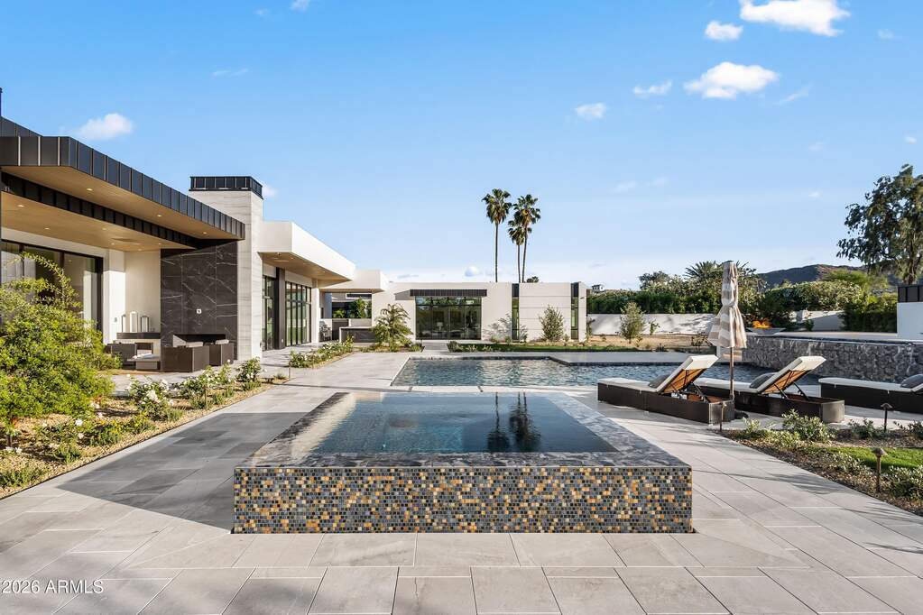 5 Bedroom Single Family Home/House's Image 37