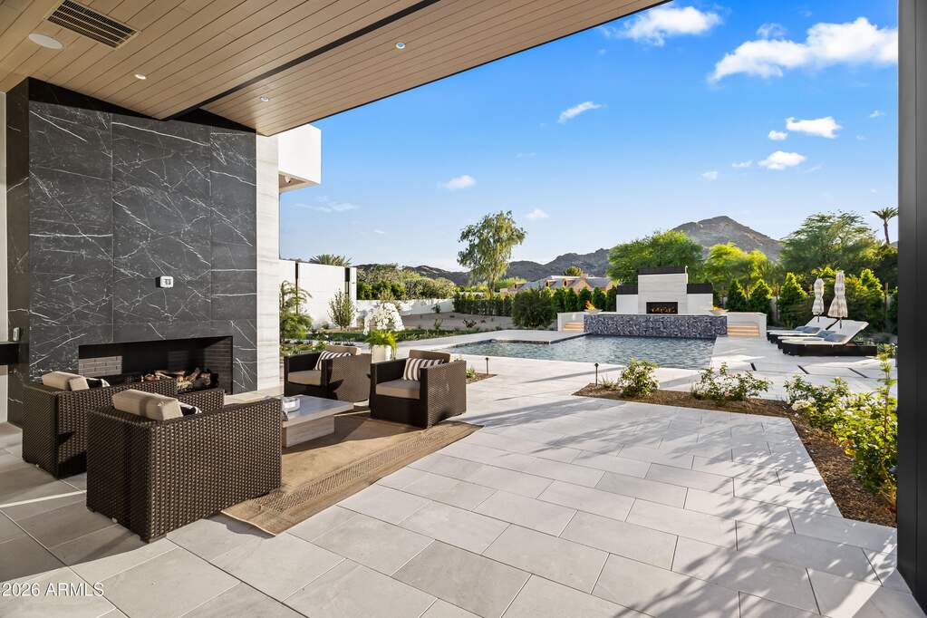 5 Bedroom Single Family Home/House's Image 39
