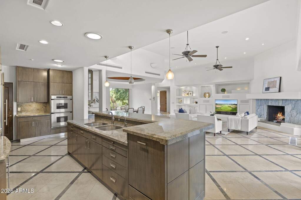 5 Bedroom Single Family Home/House's Image 9