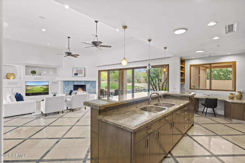 5 Bedroom Single Family Home/House's Image 10