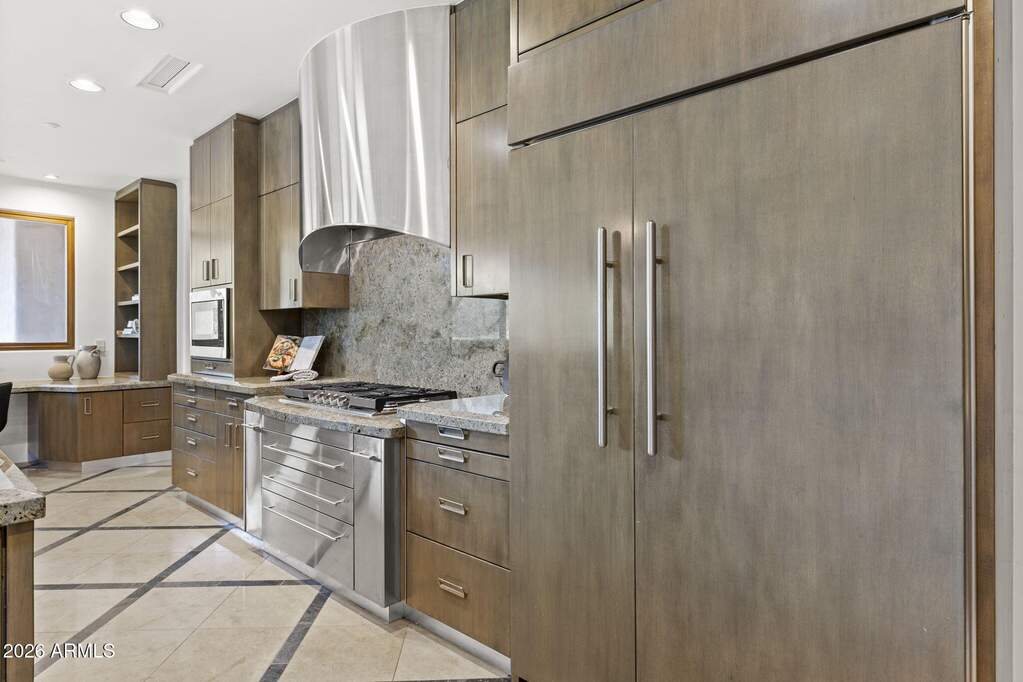 5 Bedroom Single Family Home/House's Image 11