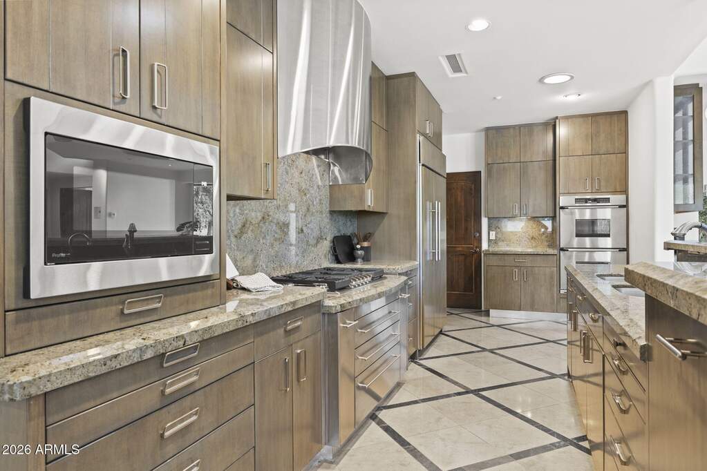 5 Bedroom Single Family Home/House's Image 12