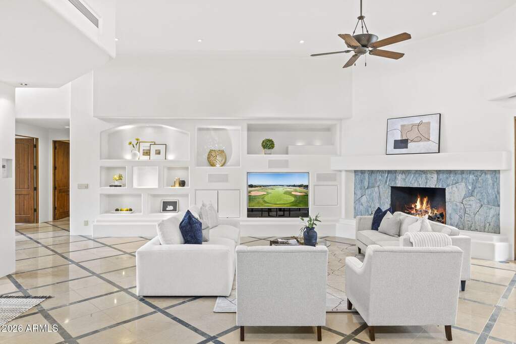 5 Bedroom Single Family Home/House's Image 4