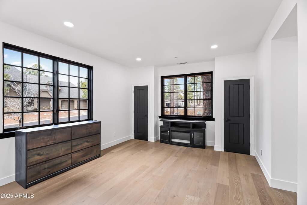 4 Bedroom Single Family Home/House's Image 10