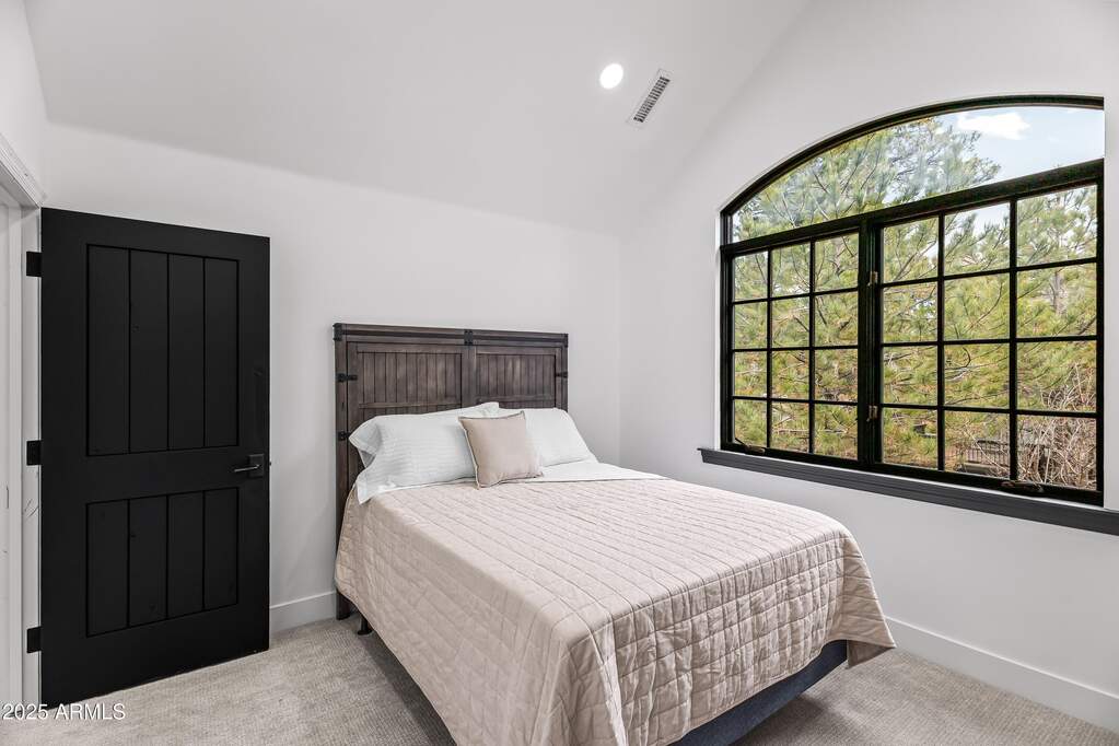4 Bedroom Single Family Home/House's Image 14
