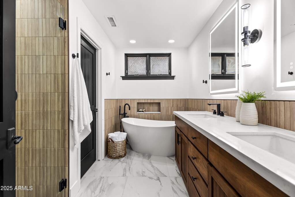 4 Bedroom Single Family Home/House's Image 20