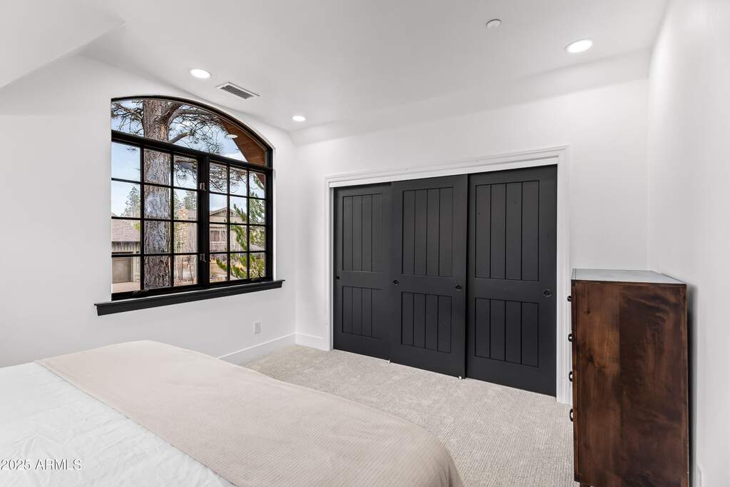 4 Bedroom Single Family Home/House's Image 23