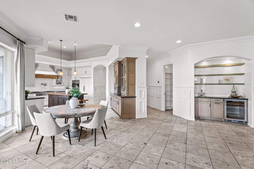 5 Bedroom Single Family Home/House's Image 11
