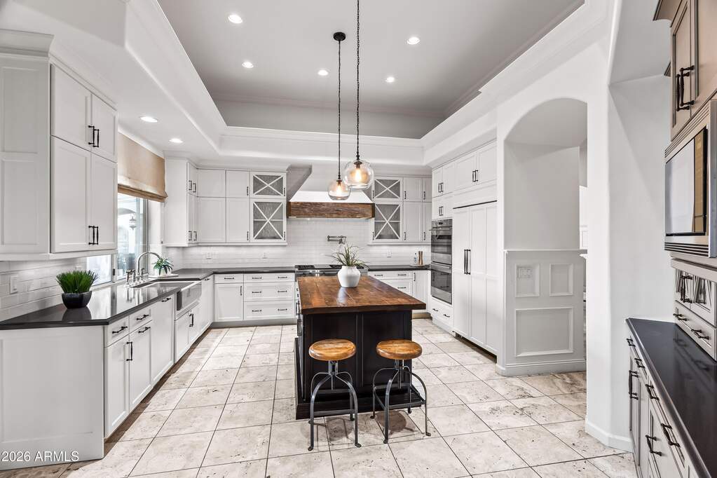5 Bedroom Single Family Home/House's Image 14