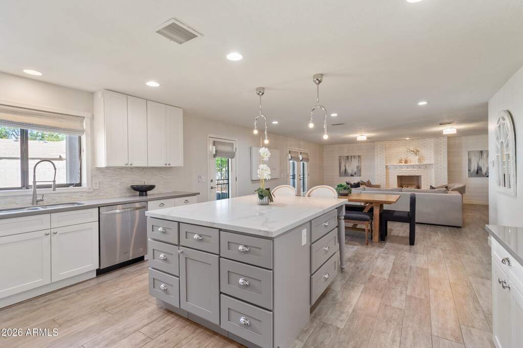 5 Bedroom Single Family Home/House's Image 7