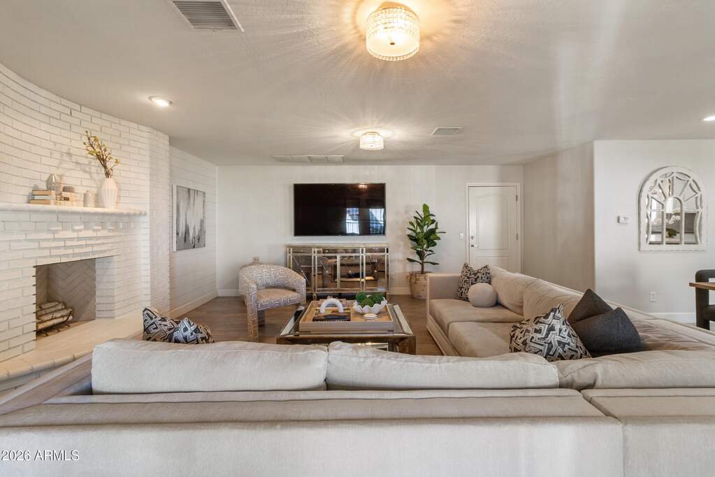 5 Bedroom Single Family Home/House's Image 11