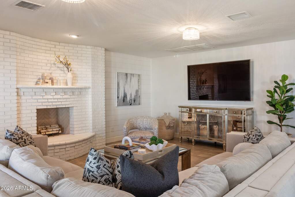 5 Bedroom Single Family Home/House's Image 13