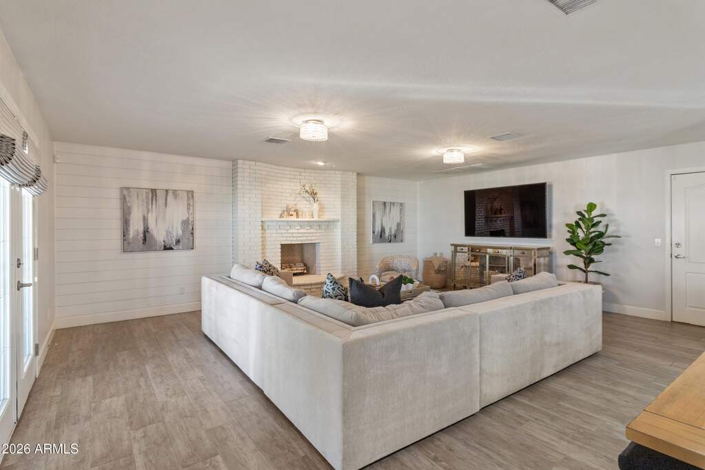 5 Bedroom Single Family Home/House's Image 14