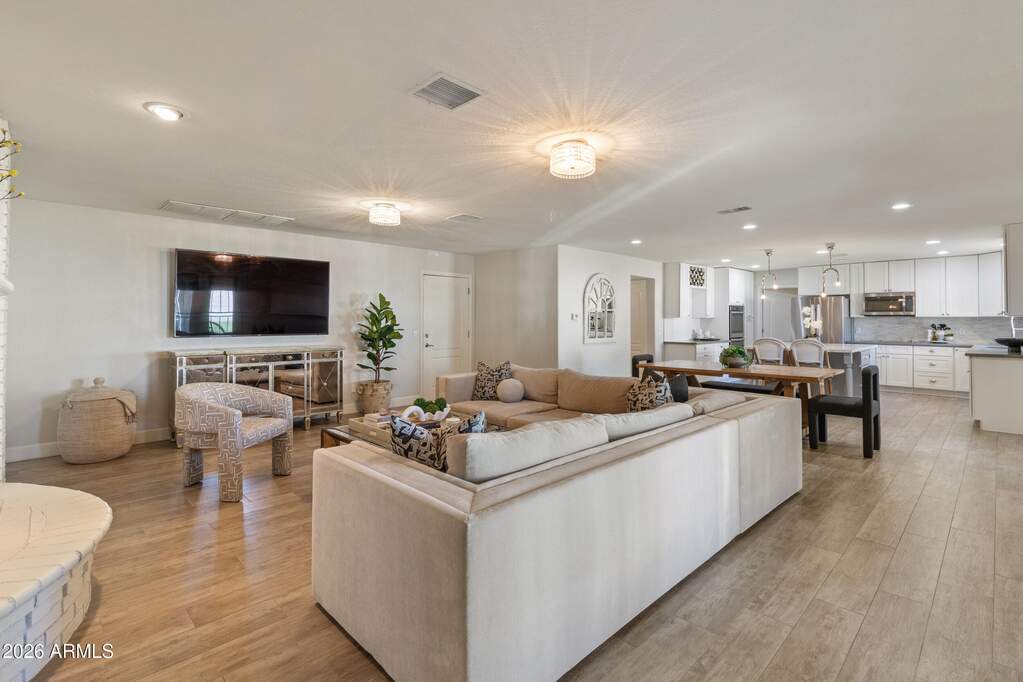 5 Bedroom Single Family Home/House's Image 16