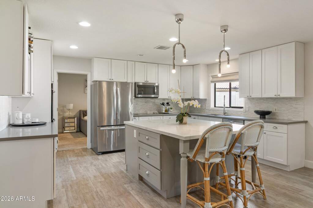 5 Bedroom Single Family Home/House's Image 3