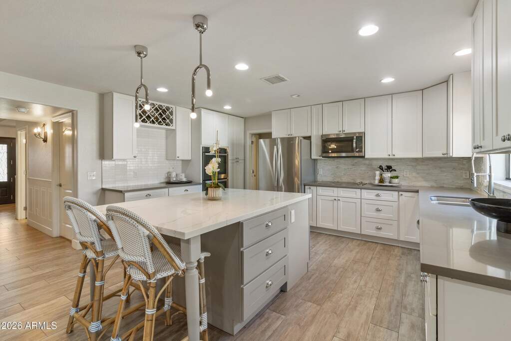 5 Bedroom Single Family Home/House's Image 4