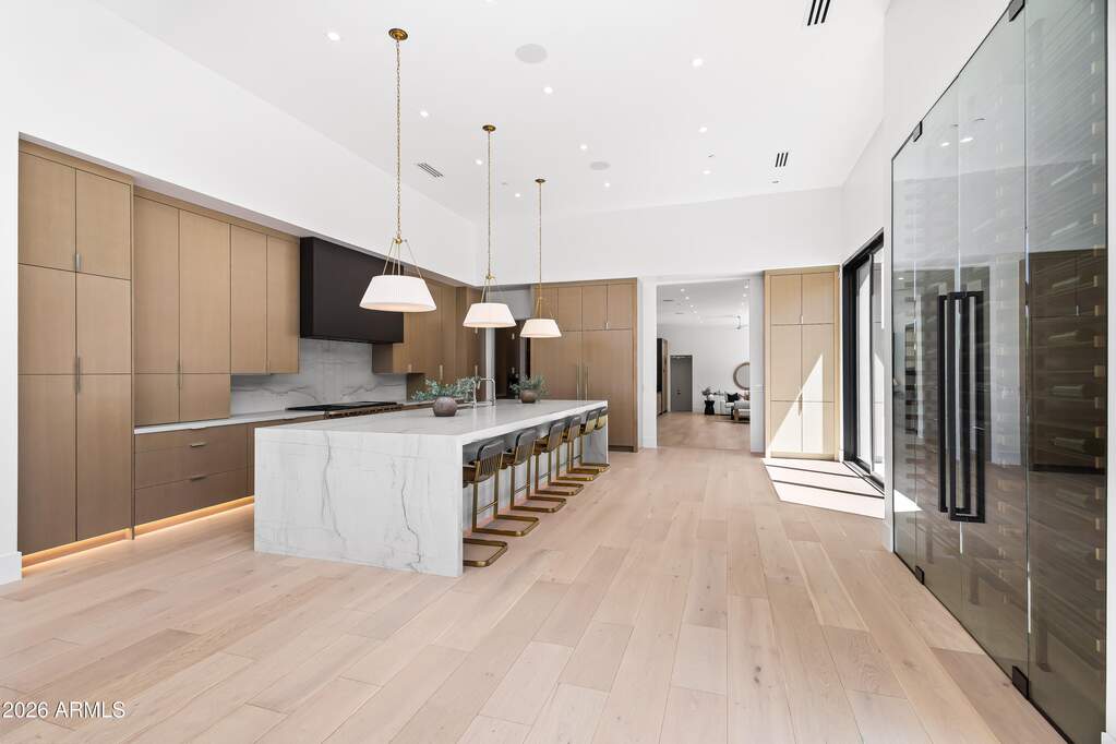 7 Bedroom Single Family Home/House's Image 11