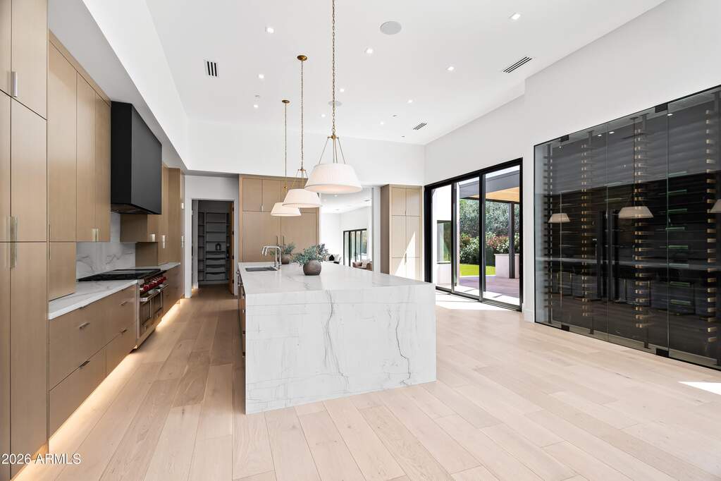 7 Bedroom Single Family Home/House's Image 12