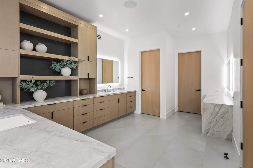7 Bedroom Single Family Home/House's Image 20