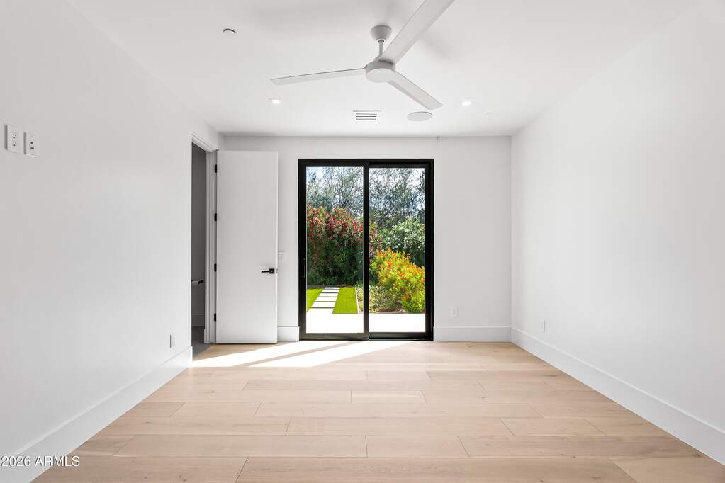 7 Bedroom Single Family Home/House's Image 27