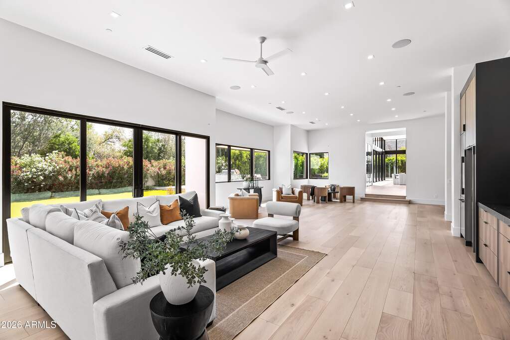 7 Bedroom Single Family Home/House's Image 32