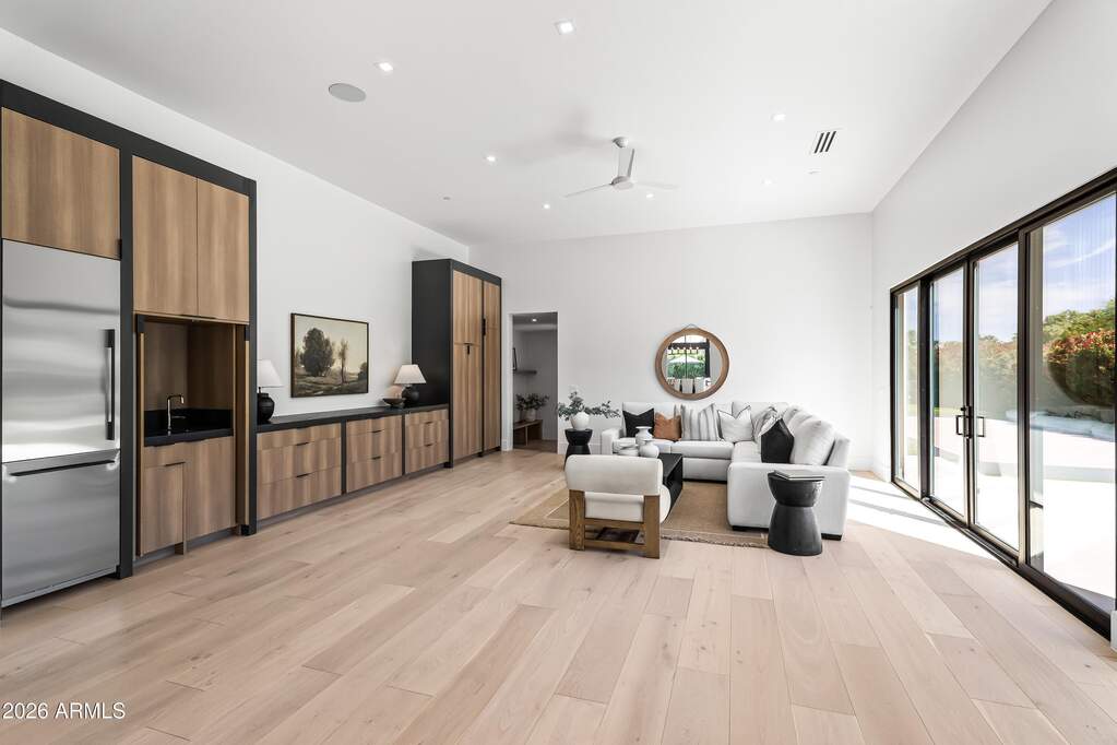 7 Bedroom Single Family Home/House's Image 33