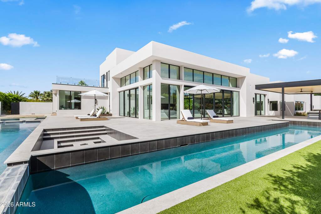 7 Bedroom Single Family Home/House's Image 36