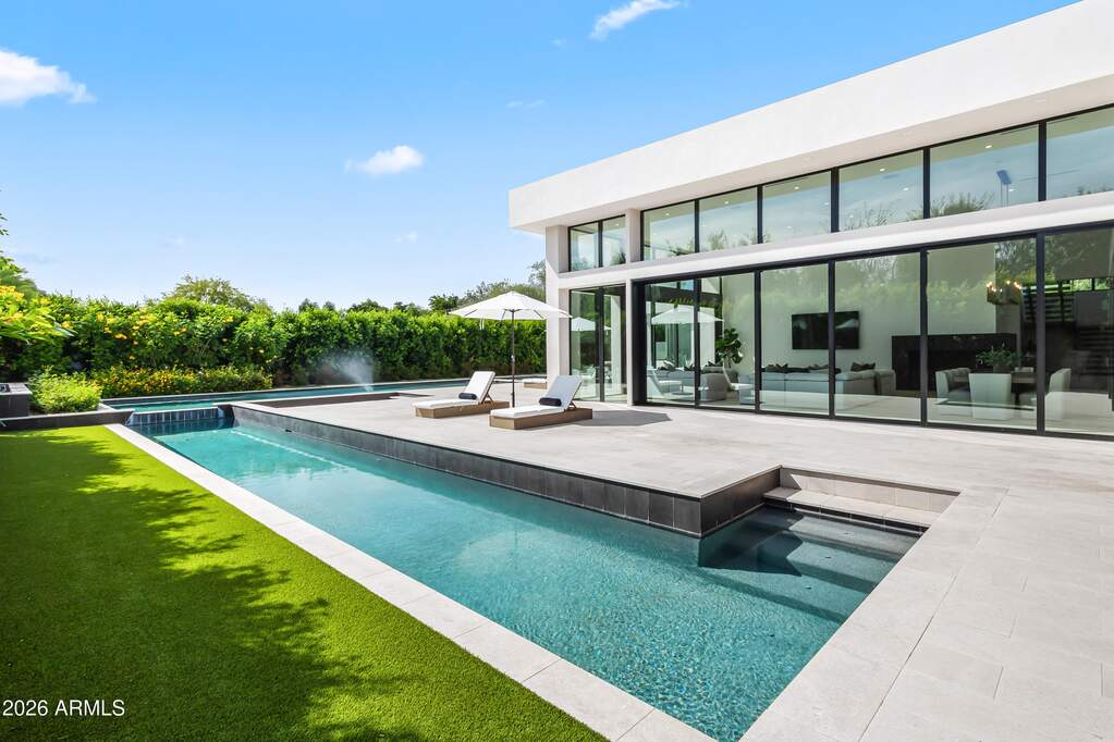 7 Bedroom Single Family Home/House's Image 38
