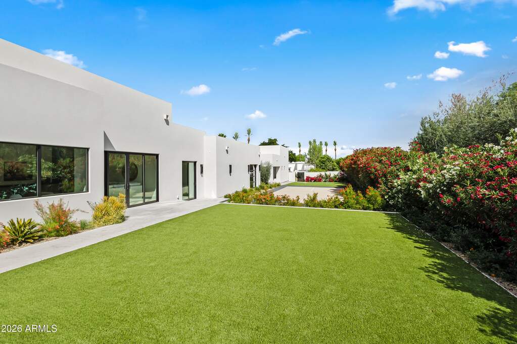 7 Bedroom Single Family Home/House's Image 44