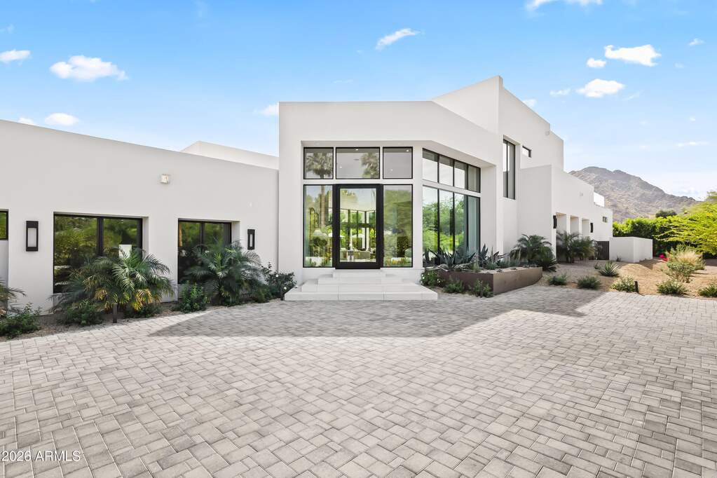 7 Bedroom Single Family Home/House's Image 46