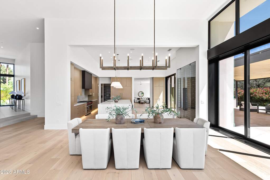 7 Bedroom Single Family Home/House's Image 5