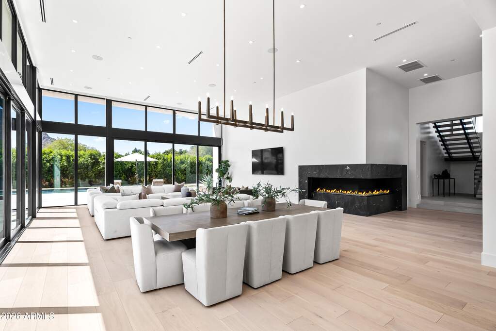 7 Bedroom Single Family Home/House's Image 6