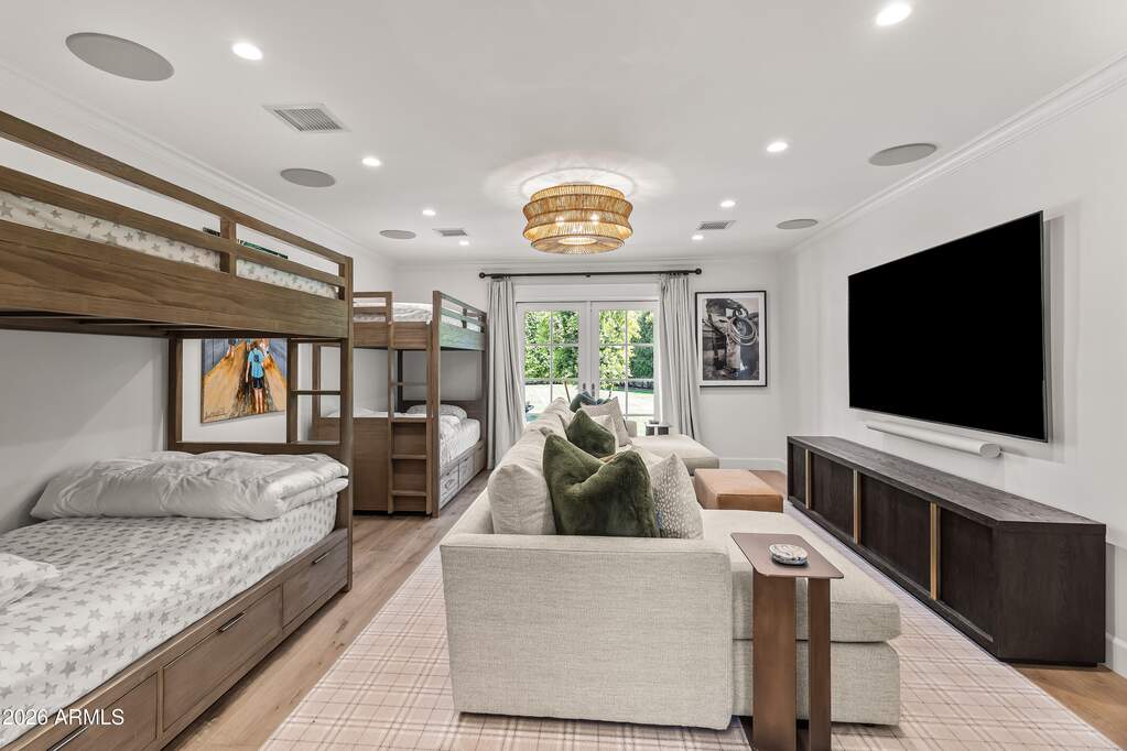 5 Bedroom Single Family Home/House's Image 13