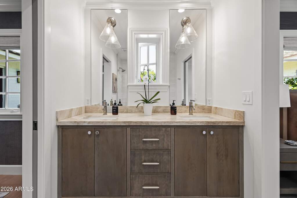 5 Bedroom Single Family Home/House's Image 17