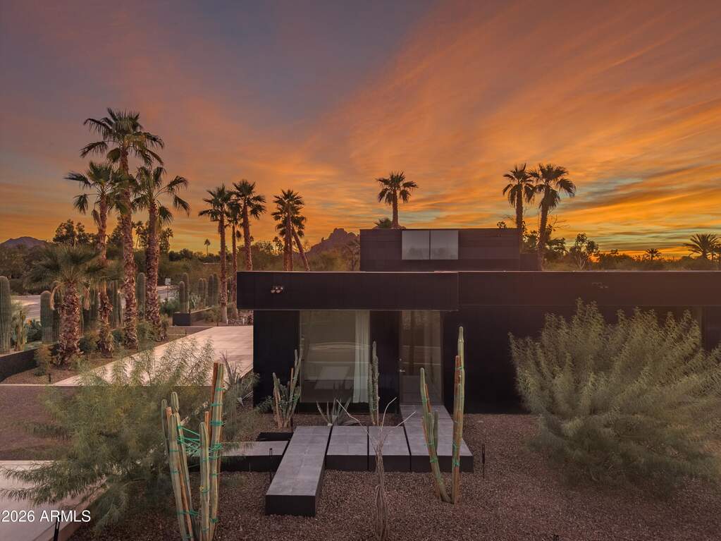 5 Bedroom Single Family Home/House's Image 10