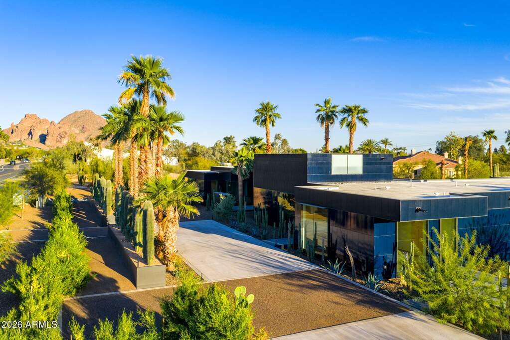 5 Bedroom Single Family Home/House's Image 11