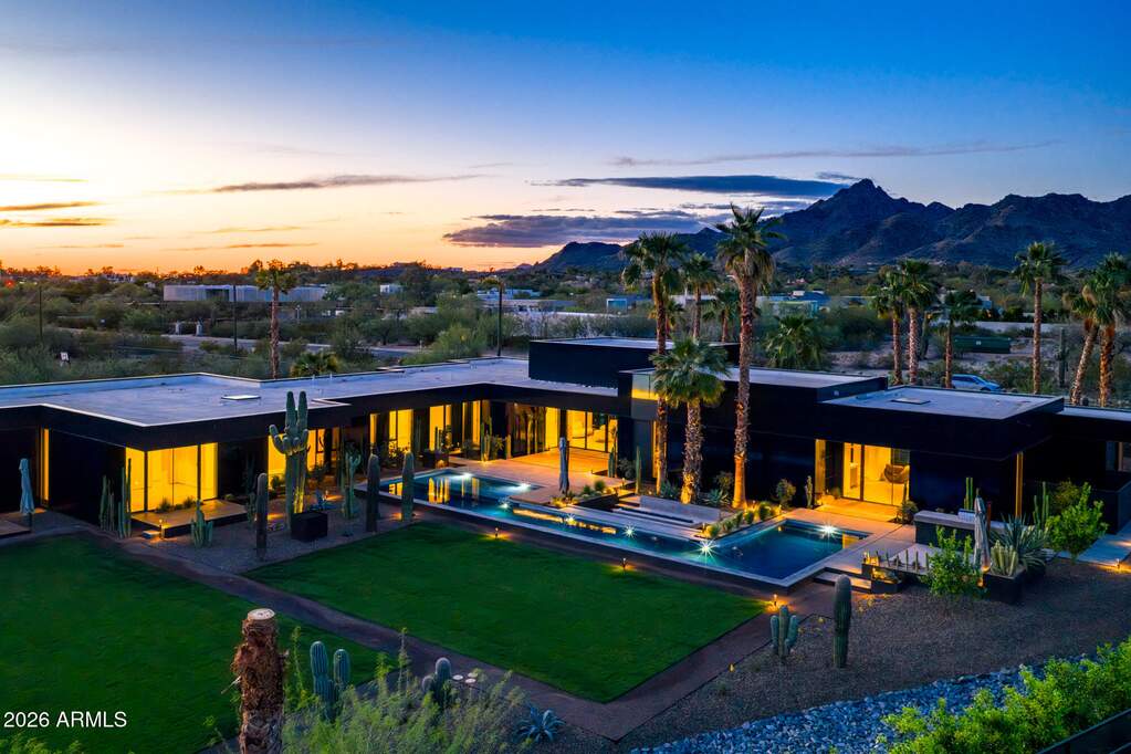 5 Bedroom Single Family Home/House's Image 18