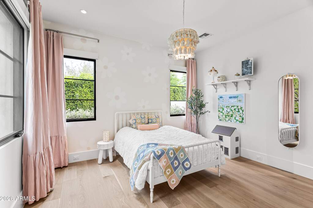 8 Bedroom Single Family Home/House's Image 14