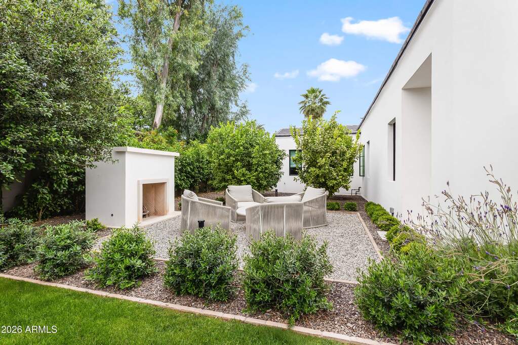 8 Bedroom Single Family Home/House's Image 21