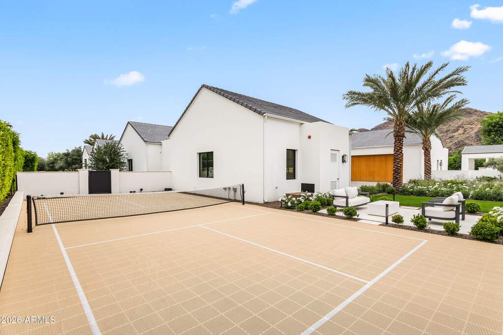 8 Bedroom Single Family Home/House's Image 22
