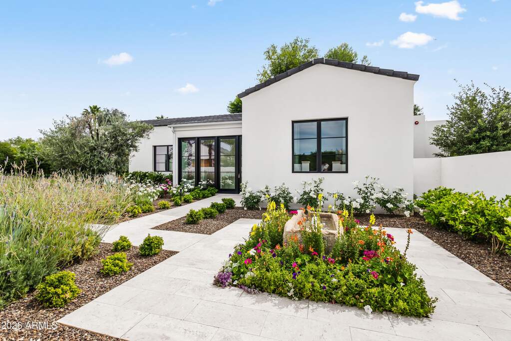 8 Bedroom Single Family Home/House's Image 25