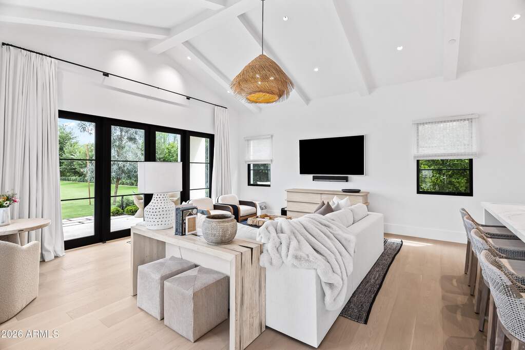 8 Bedroom Single Family Home/House's Image 26