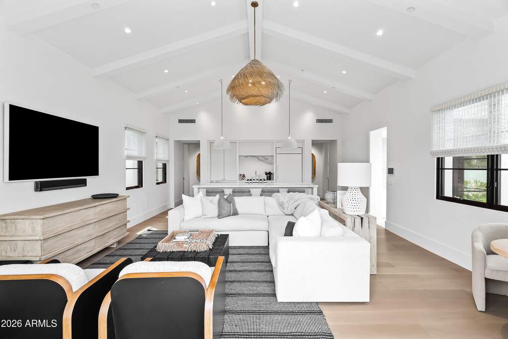 8 Bedroom Single Family Home/House's Image 27