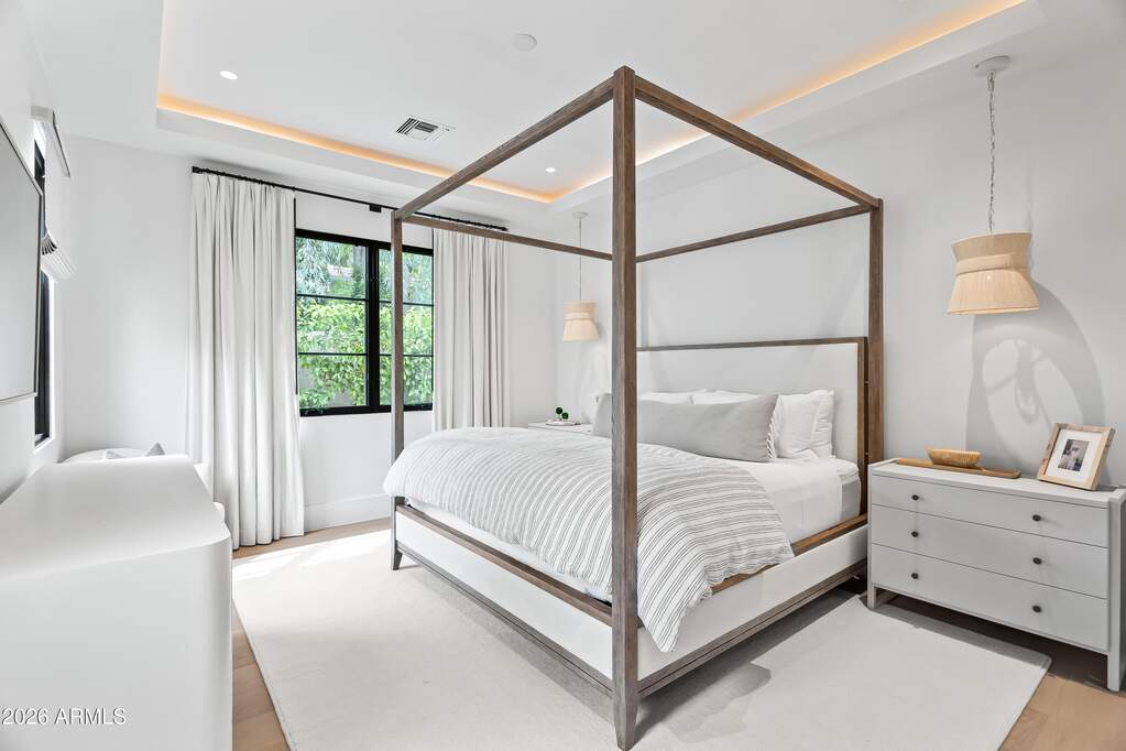 8 Bedroom Single Family Home/House's Image 29