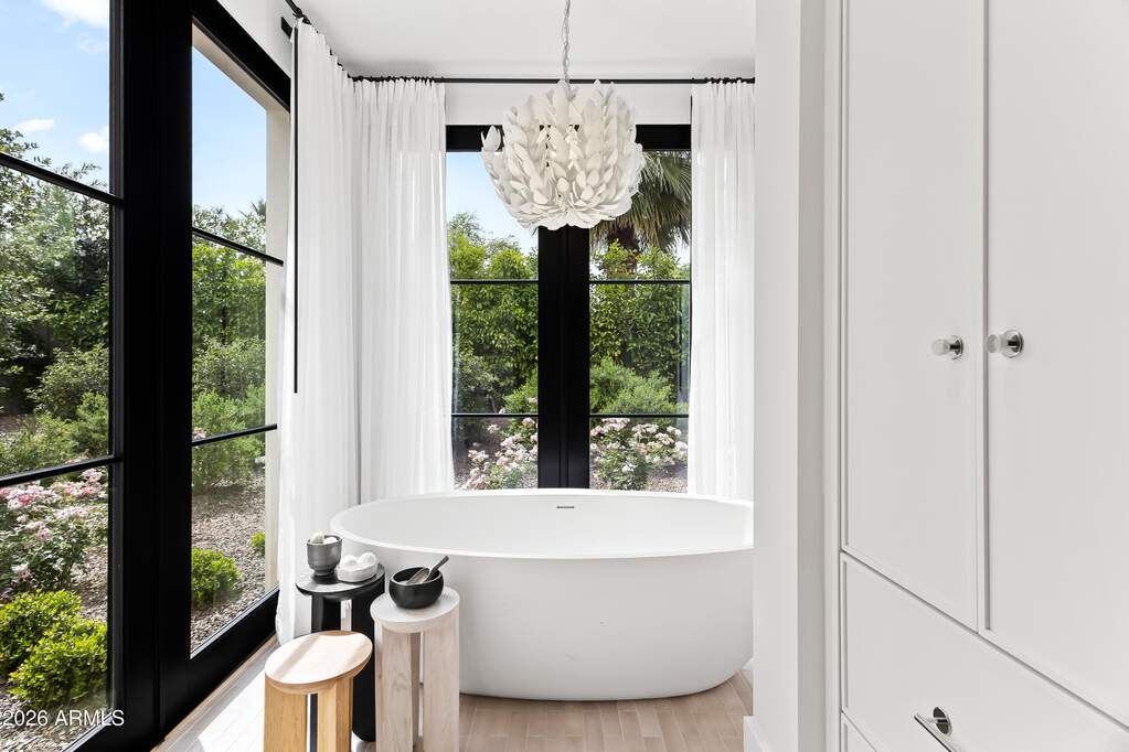 8 Bedroom Single Family Home/House's Image 30