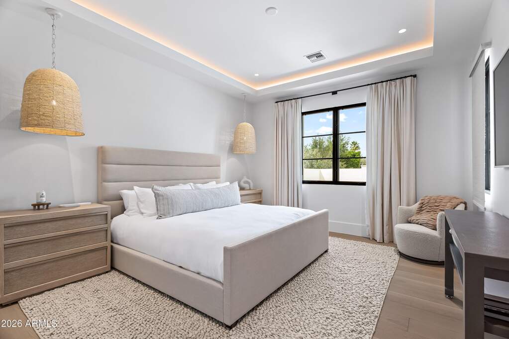 8 Bedroom Single Family Home/House's Image 31