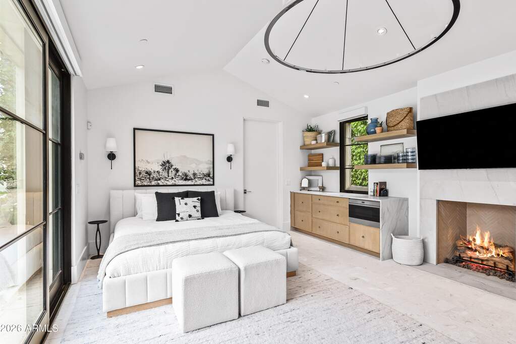 8 Bedroom Single Family Home/House's Image 32
